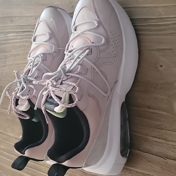 Nike NWOT Air Max Viva - Picture 4 of 7